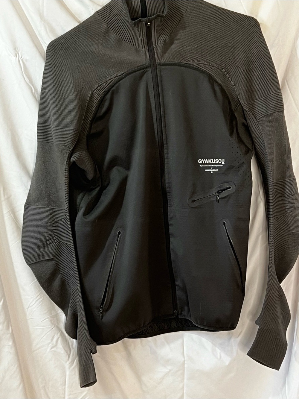 Women’s Nike GYAKUSOU collab by Undercover Lab in olive. Full-Zip Running Jacket